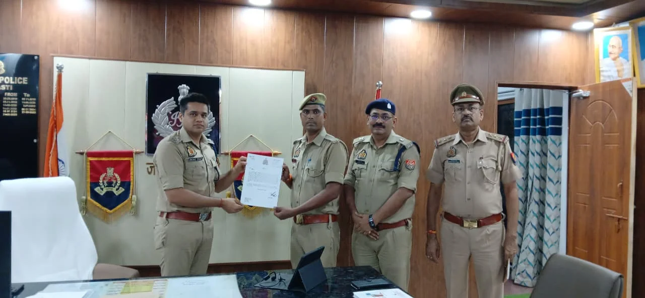 उत्तर प्रदेश: नहर में डूब रही महिला के लिए ‘देवदूत’ बने आरक्षी कैलाश यादव, जान की परवाह किए बिना पानी में कूदकर बचाई जिंदगी