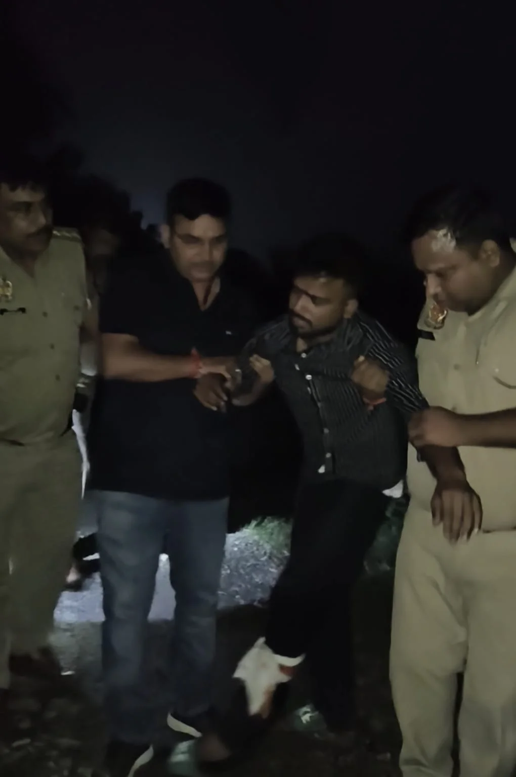 उत्तरप्रदेश: शराब दुकान के सेल्समैन से हुई लूट का खुलासा, पुलिस मुठभेड़ में बदमाश घायल