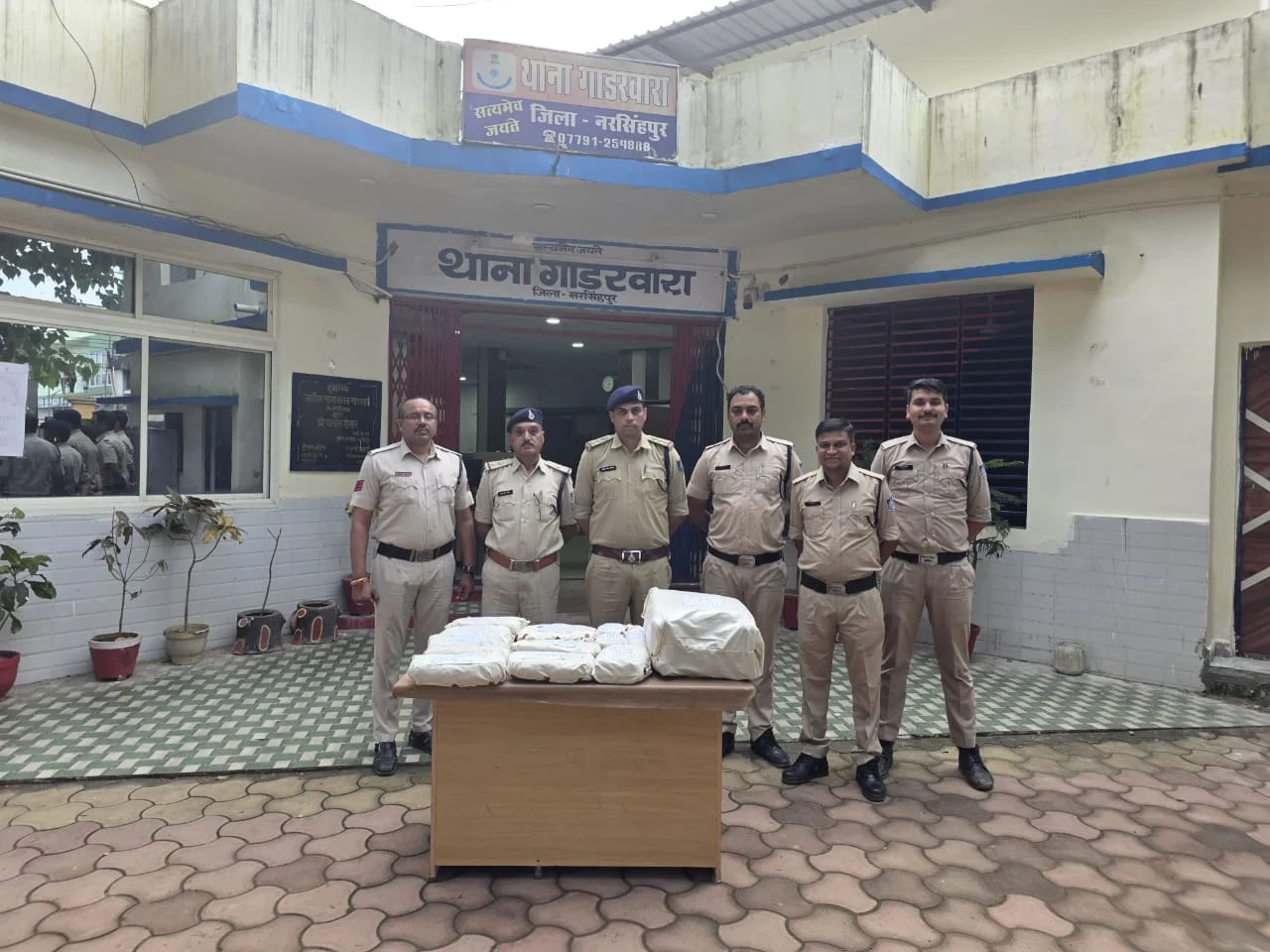 मध्य प्रदेश: नरसिंहपुर में ट्रॉली बैग से कि जा रही थी 11 किलो गांजा कि तस्करी, पुलिस ने घेराबंदी कर पकड़ा आरोपी
