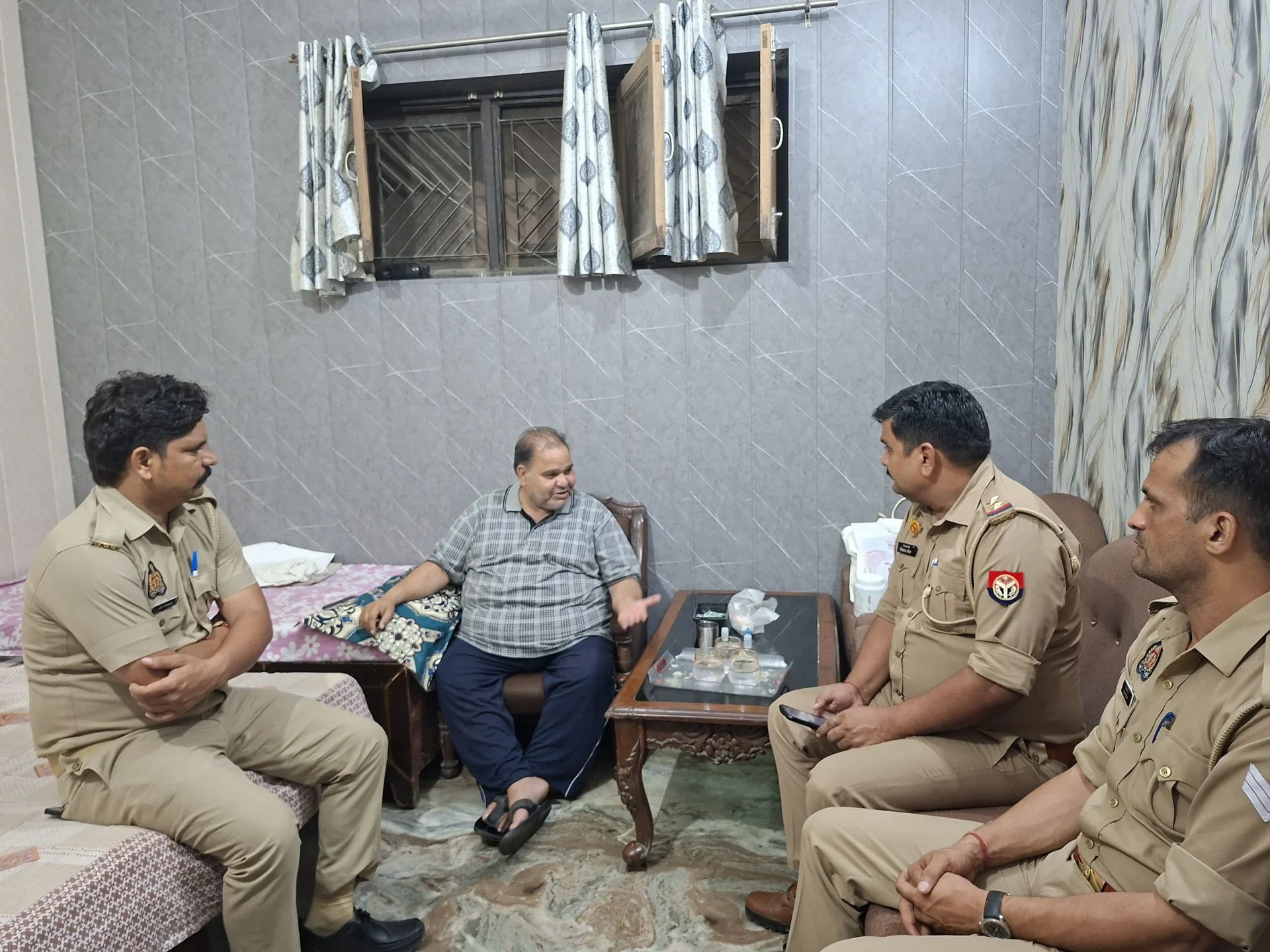 उत्तरप्रदेश: सहारनपुर मस्जिद प्रकरण: सपा डेलिगेशन के पहुंचने से पहले कई नेता हाउस अरेस्ट, कलेक्ट्रेट पर भारी पुलिस बल तैनात