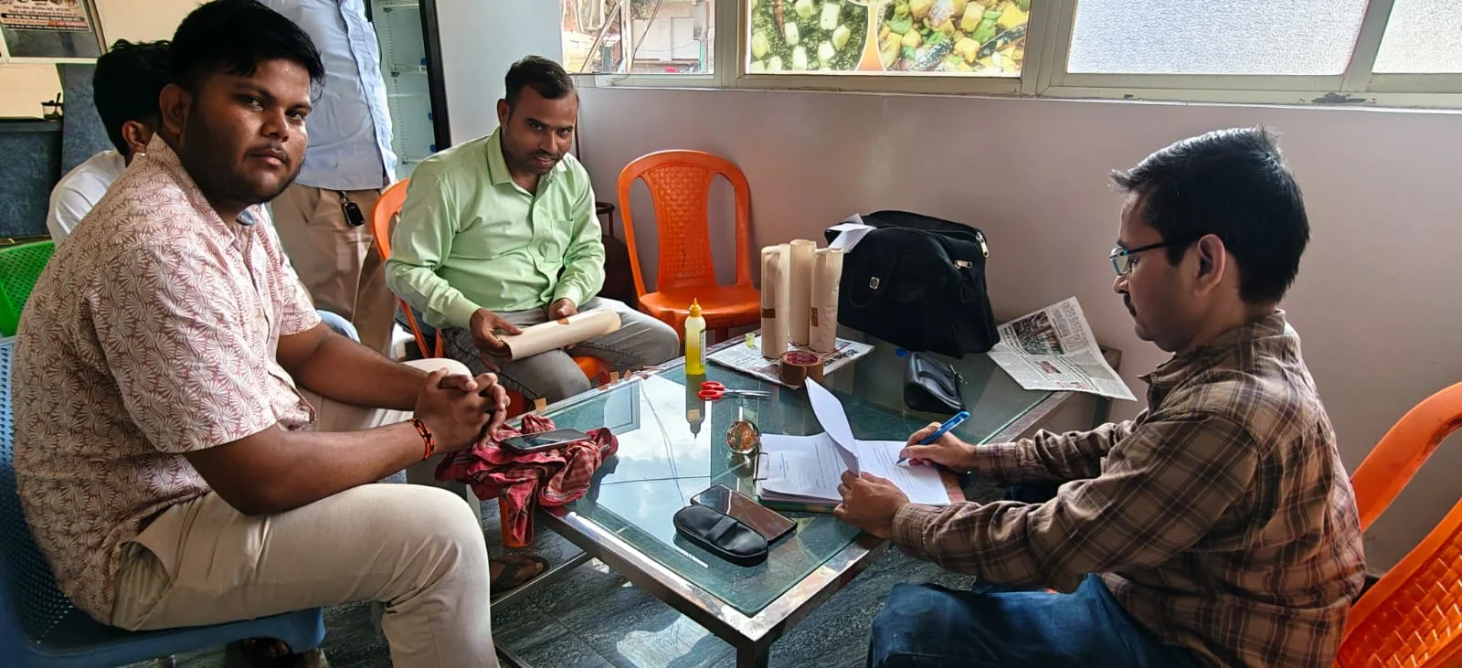 मध्यप्रदेश: मुरैना-अंबाह में खाद्य विभाग की छापेमारी, 3 होटलों से लिए सैंपल; 2 को नोटिस
