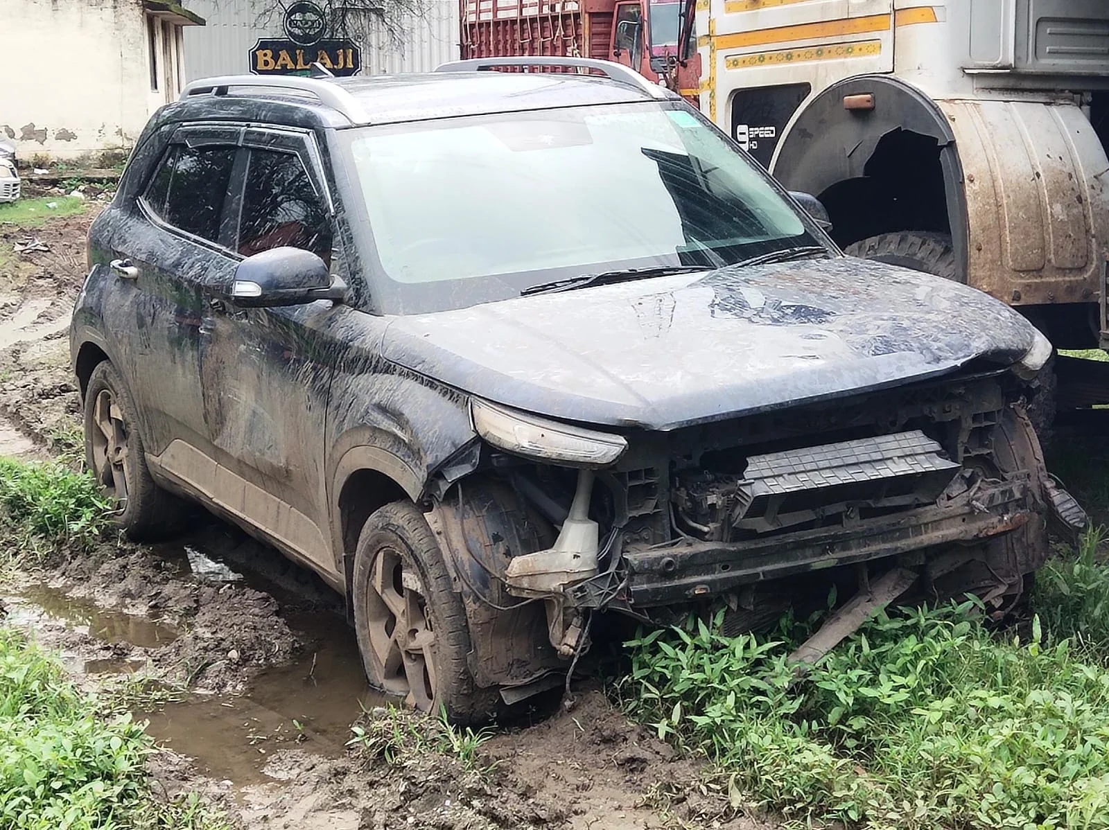 मध्यप्रदेश: नरसिंहपुर में ₹5 लाख की कार से ले जाई जा रही थी ₹66690 की अवैध शराब, पुलिस ने पीछा कर पकड़ कर की कार्यवाही