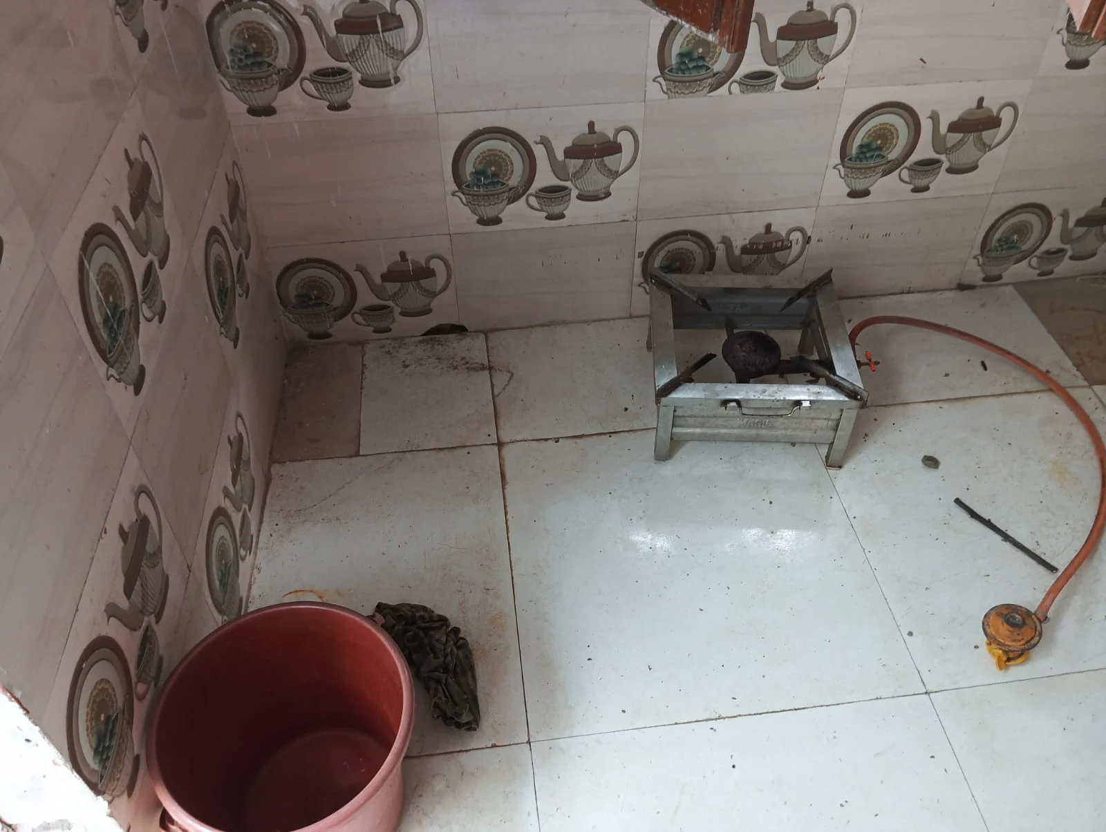 उत्तरप्रदेश: तीन सरकारी स्कूलों में चोरों का धावा, इन्वर्टर, सिलेंडर समेत खाद्यान्न चोरी
