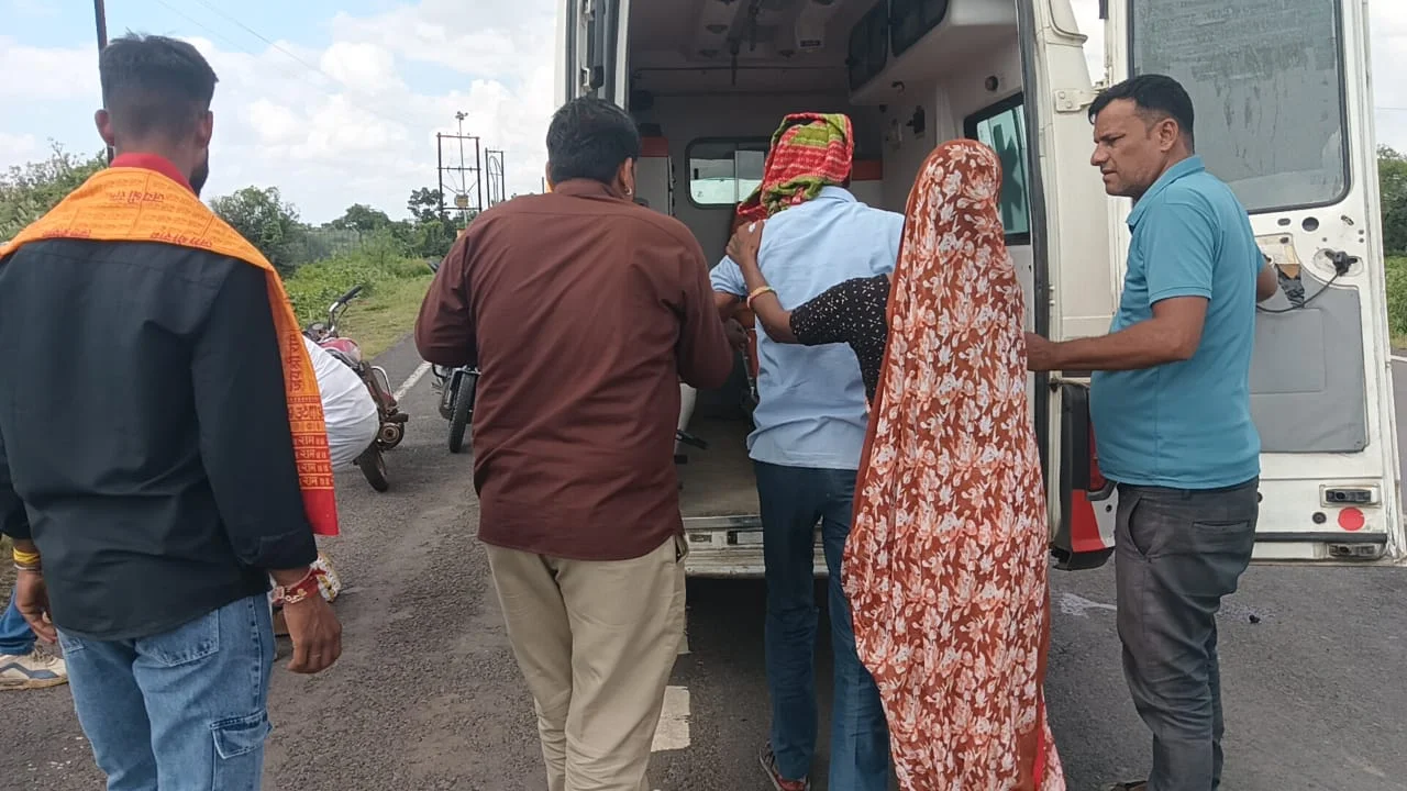 मध्यप्रदेश: राजगढ़ में कोटरा जोड़ पर सड़क हादसा बाइक सवार घायल, नरसिंहगढ़ अस्पताल में कराया भर्ती