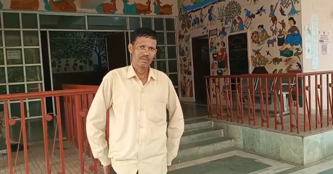 मध्य प्रदेश : '50 हजार दो वरना समयमान वेतनमान भूल जाओ!' डिंडौरी जनसंपर्क अधिकारी पर कर्मचारी का सनसनीखेज आरोप !