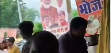 मध्य प्रदेश : पुलिस चौकी के ठीक सामने बदसलूकी!' मैहर मां शारदा धाम में श्रद्धालु के साथ धक्का-मुक्की का वीडियो वायरल
