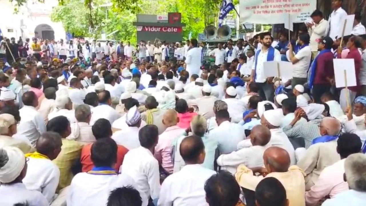 उत्तर प्रदेश: दिल्ली में आंदोलन की अनुमति रद्द, बिजनौर में उमड़ा जनसैलाब; आरक्षण की मांग को लेकर आजाद समाज पार्टी का महाआंदोलन