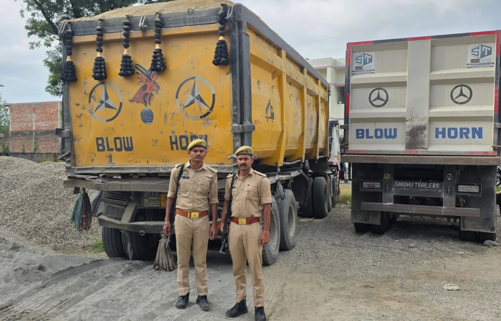 उत्तर प्रदेश: खनन माफिया पर चिलकाना पुलिस का शिकंजा! बिना रॉयल्टी दौड़ रहे 2 ओवरलोड डंपर सीज