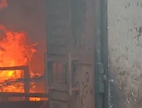 उत्तर प्रदेश: रिहायशी इलाके में चारकोल, थिनर और पेंट के गोदाम में लगी भीषण आग, लाखों का सामान जलकर खाक