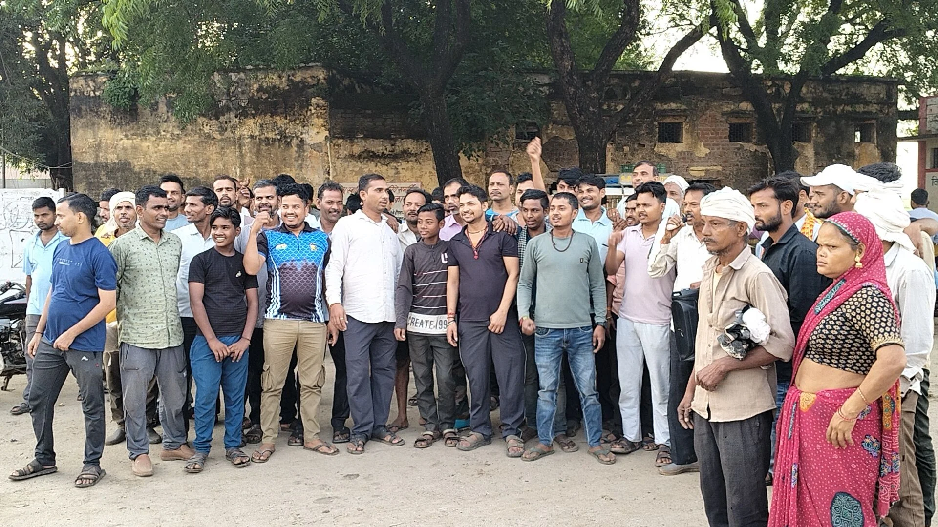 मध्य प्रदेश: कमीशन 3 से 5 प्रतिशत हुआ तो भड़के सब्जी विक्रेता, मंडी में खरीदारी बंद, आढ़तियों के विरोध में धरना