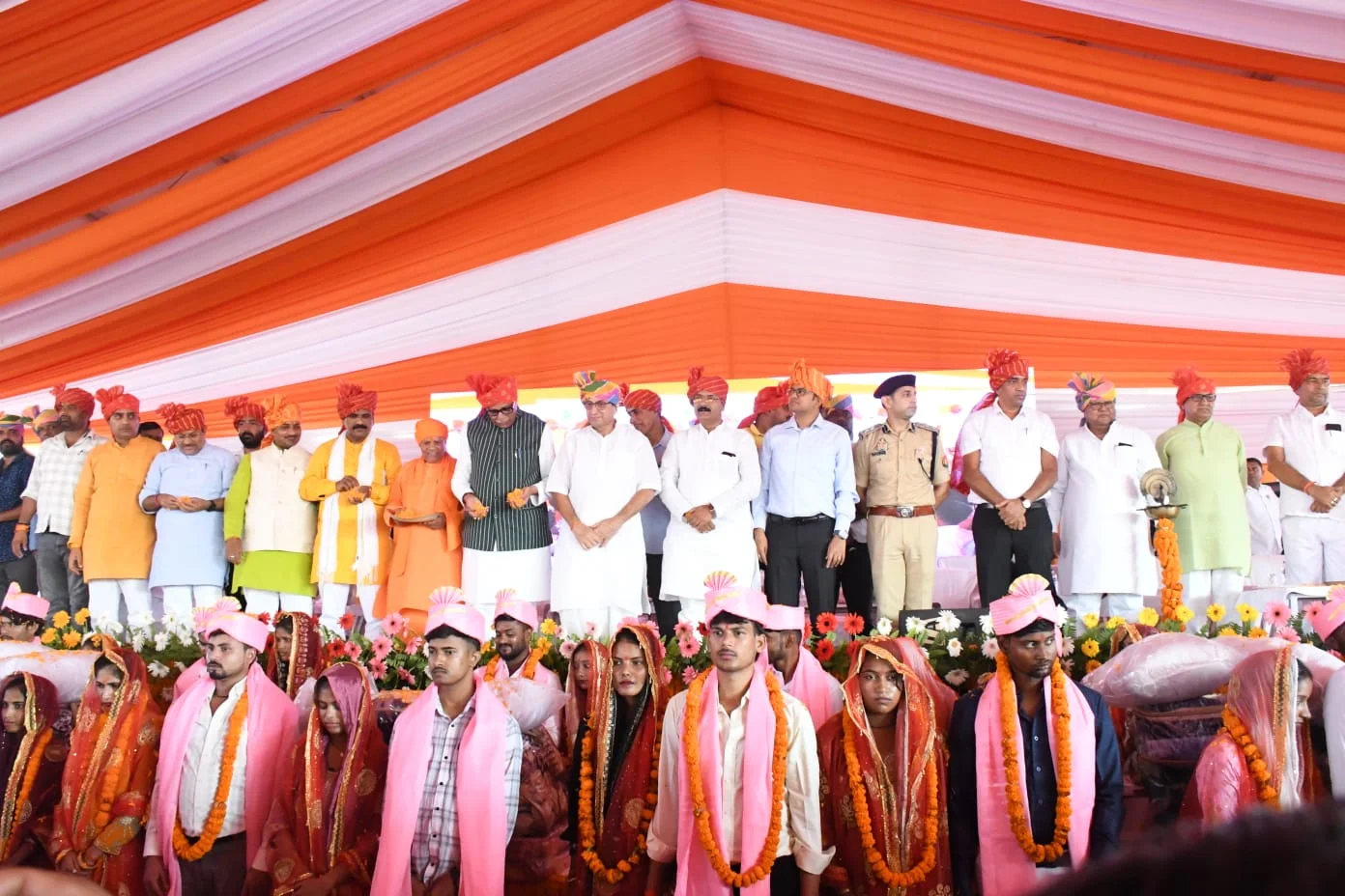 उत्तर प्रदेश: सिद्धार्थनगर में 412 जोड़ों की शादी, हिंदू-मुस्लिम और बौद्ध रीति-रिवाजों से संपन्न हुआ विवाह समारोह