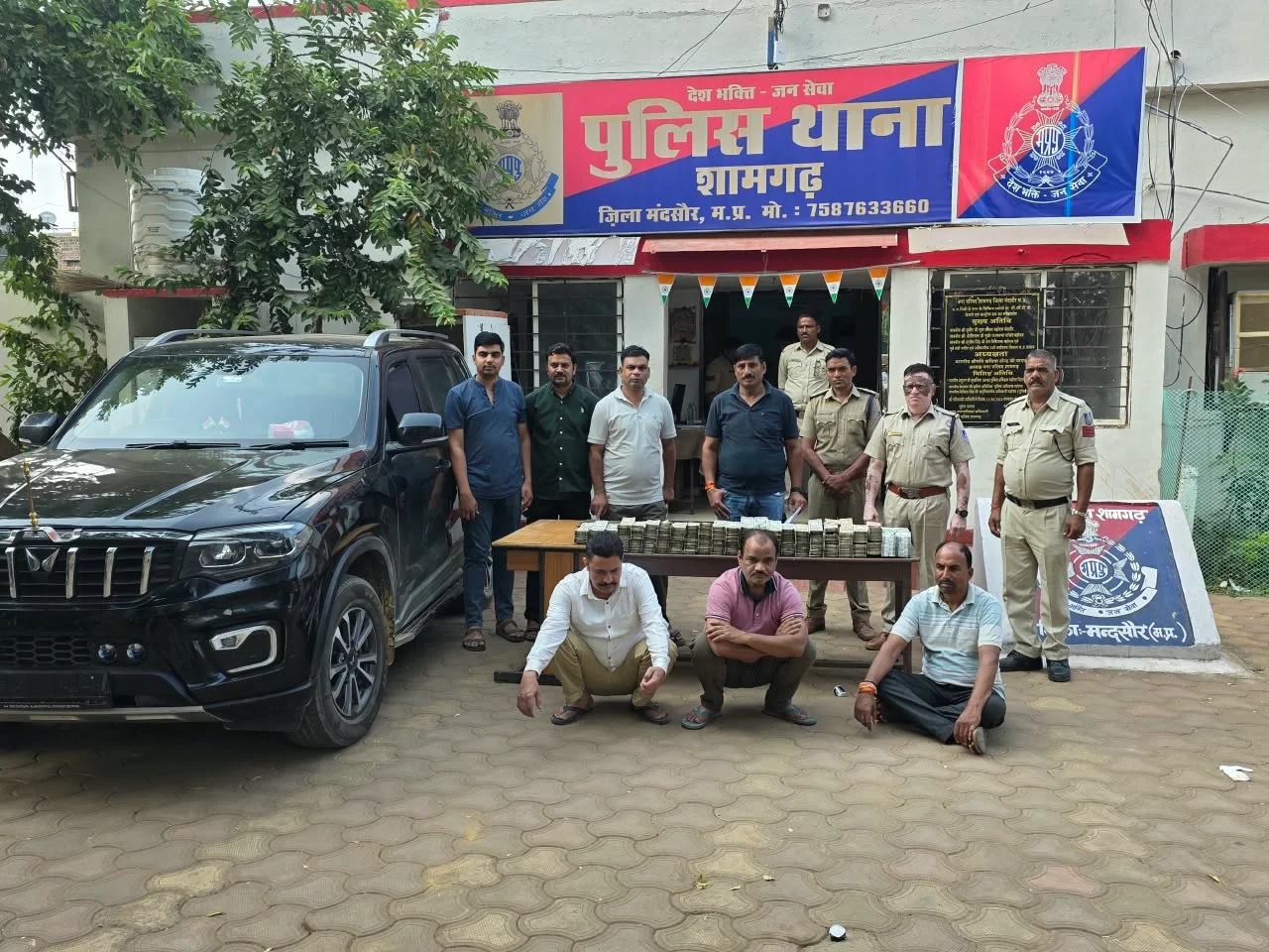 मध्यप्रदेश: मंदसौर में स्कॉर्पियो के गुप्त ठिकानों से मिले 1.29 करोड़, सरपंच समेत 3 हिरासत में
