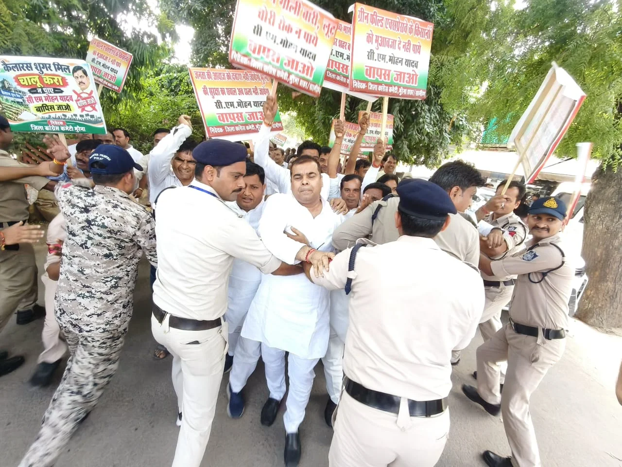 मध्यप्रदेश: CM मोहन यादव के सामने विधायक पंकज उपाध्याय ने उठाईं किसानों की समस्याएं, शक्कर कारखाना शुरू कराने की मांग